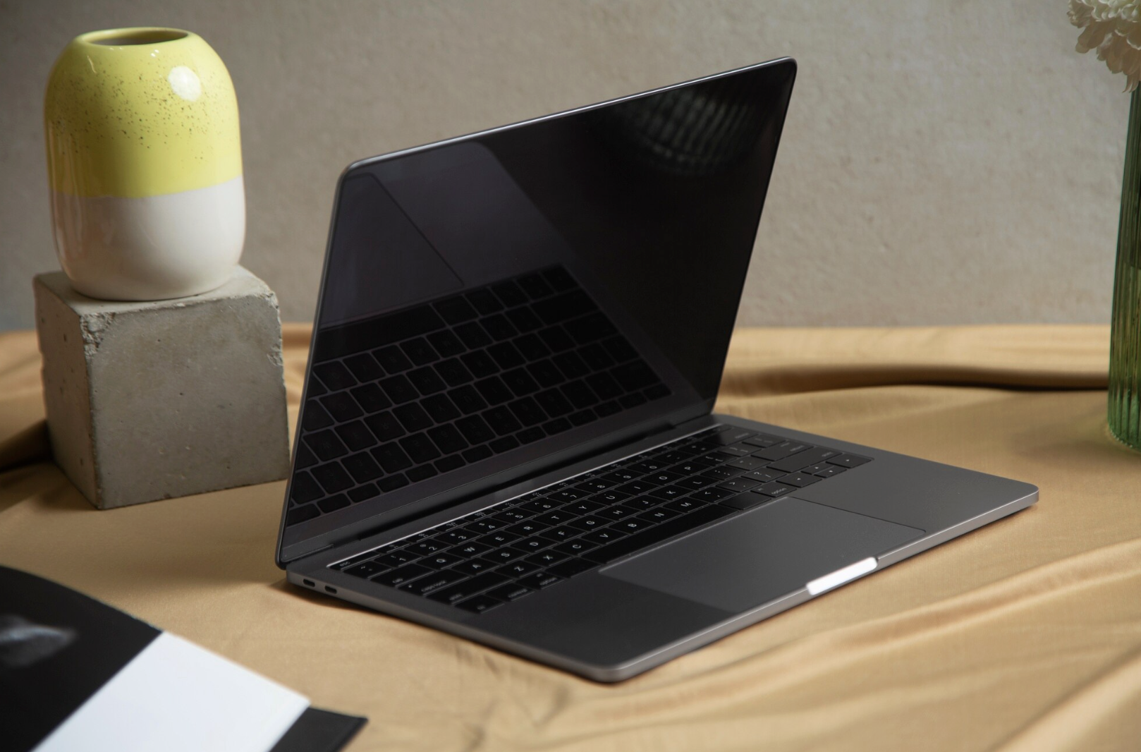 Apple’s M5 MacBook Pro Surfaces in New FCC Filings But Its Release Window Just Shifted