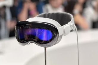 How the Apple Vision Pro Headset Is Transforming the Future of Work and Entertainment