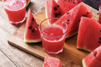 Blood Sugar Response to Whole vs Juiced Watermelon Explained — discover how eating or juicing affects glucose levels, digestion, and nutritional benefits.